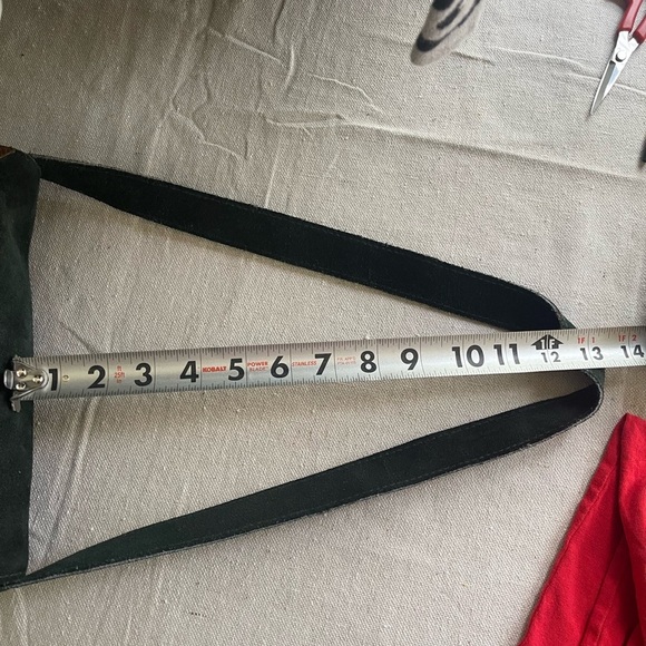 Stylish Green Suede Shoulder Bag with Purple and Gold Accents - Picture 6 of 8